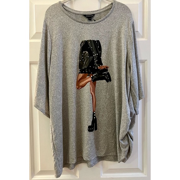 love and lace Tops - NWT! Love & Lace Soft Ruched Beautiful Graphic Tunic Tee w/faux pearls and gems